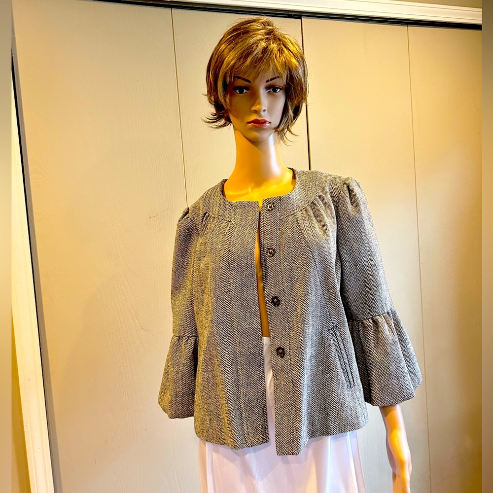 Apostrophe ladies short jacket. Lightweight Casual-smart casual. Flared sleeves